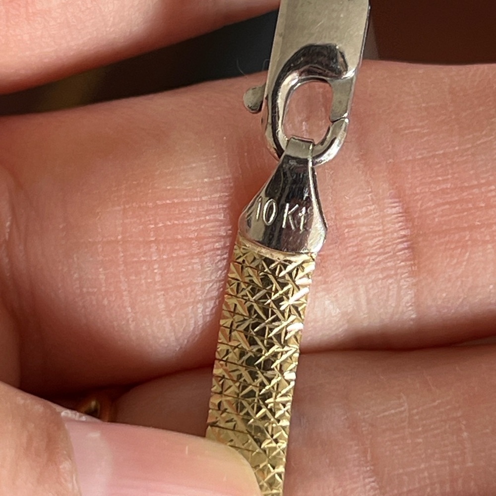 Diamond cut two tone,double sided Omega Necklace in 10k gold - Picture 3 of 9